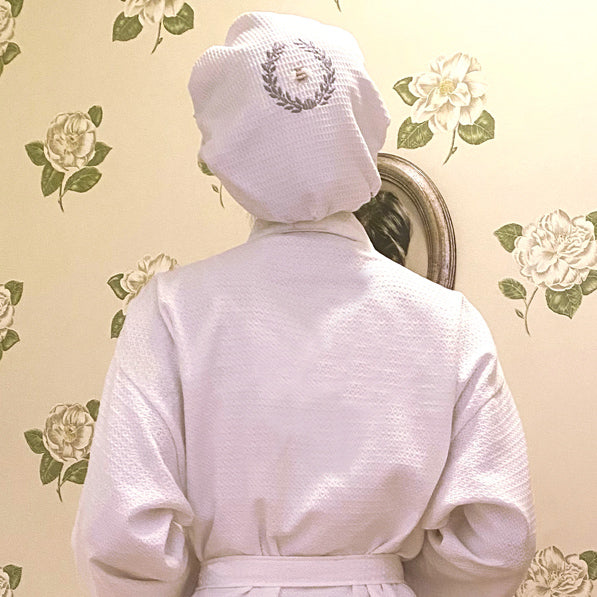 Shower Cap, Waffle Weave, Napoleon Bee Wreath (Pewter)