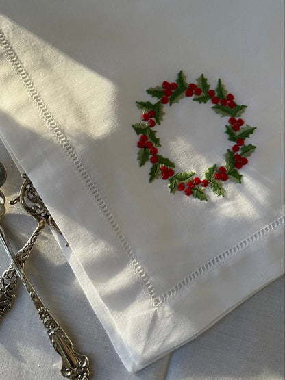 Dinner Napkin, Christmas Berry Wreath, Set of 2