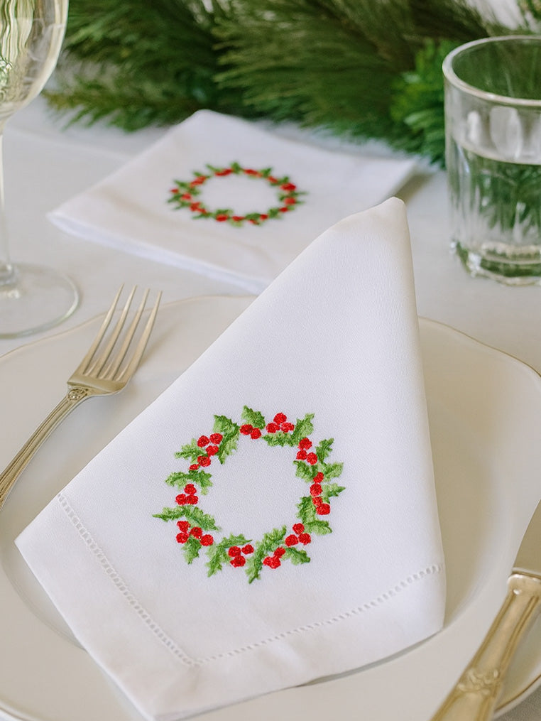 Dinner Napkin, Christmas Berry Wreath, Set of 2