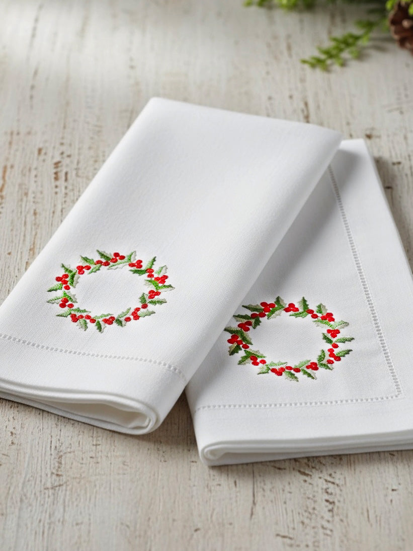 Dinner Napkin, Christmas Berry Wreath, Set of 2