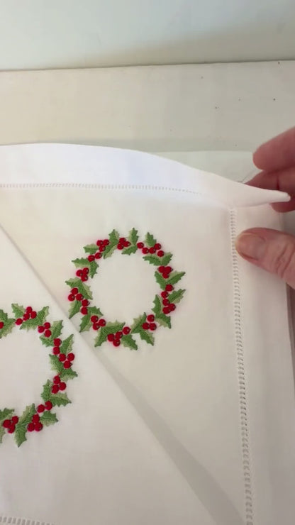 Christmas Berry Wreath Entertaining Bundle – Set of 8