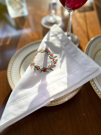 Dinner Napkin, Christmas Berry Wreath, Set of 2