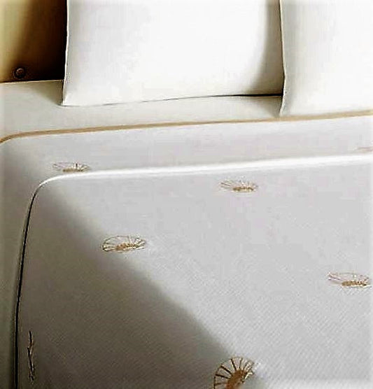 Coverlet (Twin) ¬ Pure Cotton Diamond Pique, Embroidered Scallop & Starfish (Beige)