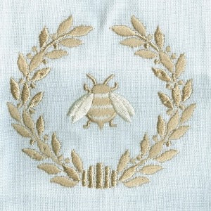 Guest Towel, Waffle Weave, Napoleon Bee Wreath (Beige)