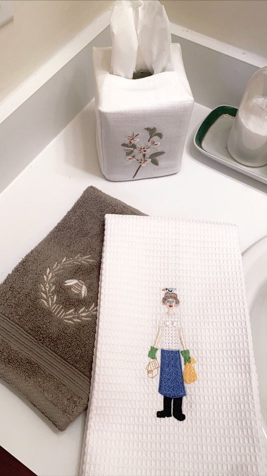 Guest Towel, Dark Taupe Terry - Napoleon Bee Wreath (Beige)